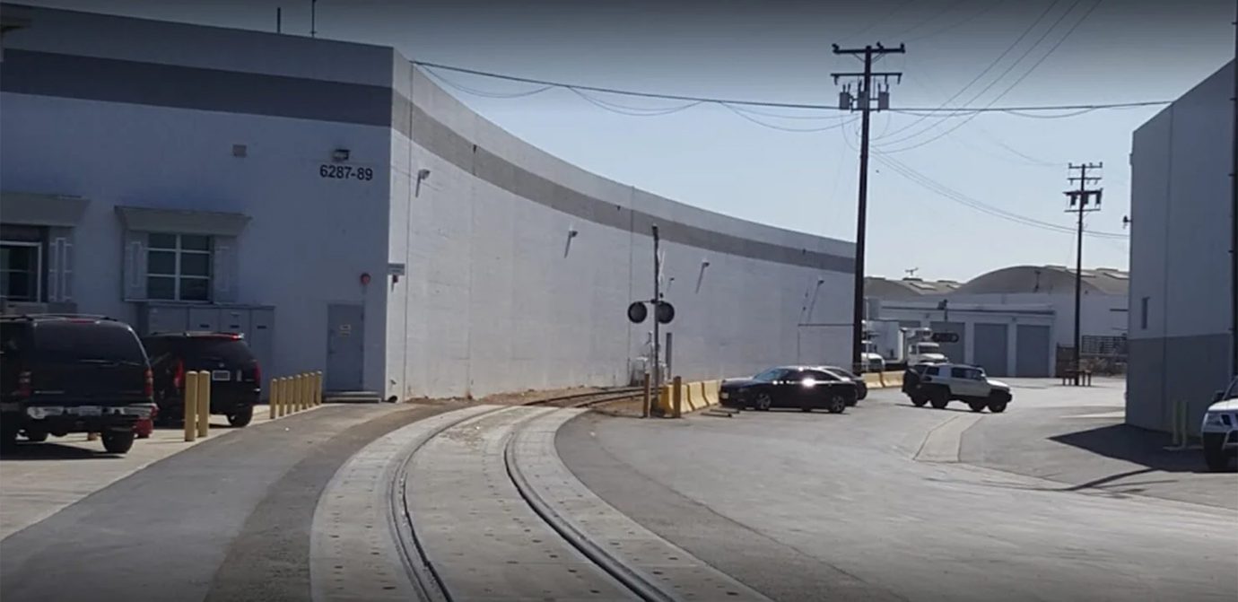 Exterior view of a Los Angeles 3PL warehouse
